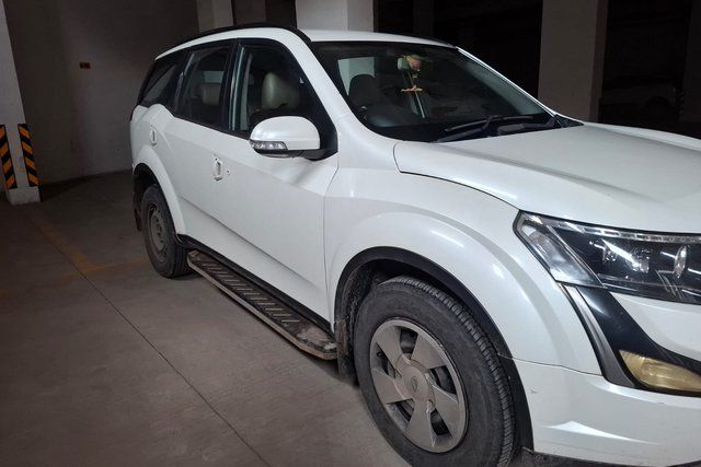 Second-hand 2020 Mahindra XUV500 W7 for sale in Ahmedabad