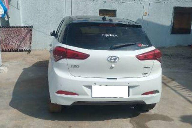 Second-hand 2017 Hyundai i20 1.4 एस्टा ऑप्शन for sale in Kachchh