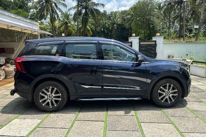 2022 Mahindra XUV700 AX7 BSVI