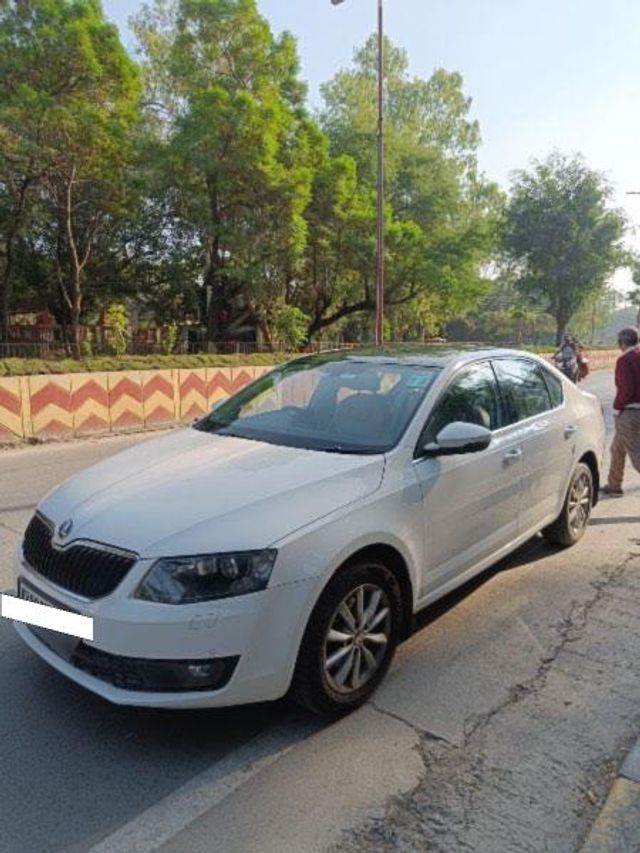 Skoda Octavia Elegance 2.0 TDI AT Second-hand 2014 Skoda Octavia Elegance 2.0 TDI AT for sale in Indore