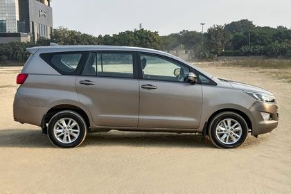 2020 Toyota Innova Crysta 2.4 जी MT