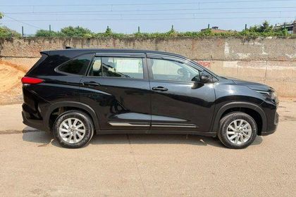 2025 Toyota Innova Hycross जीएक्स 8 सीटर