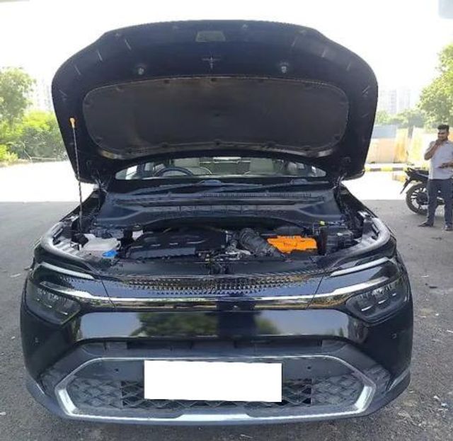 Second-hand 2022 Kia Carens Luxury Plus Diesel AT BSVI for sale in Ahmedabad