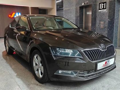 2018 Skoda Superb स्टाइल 1.8 TSI AT