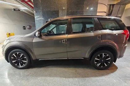 2020 Mahindra XUV500 W11 BSIV