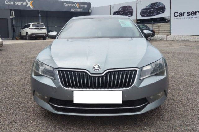 Skoda Superb LK 2.0 TDI AT Second-hand 2017 Skoda Superb LK 2.0 TDI AT for sale in Pune