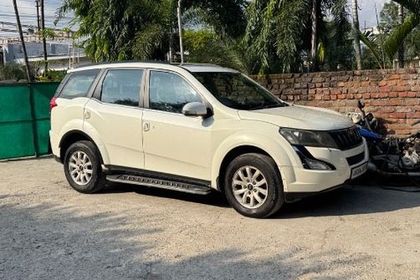 2016 Mahindra XUV500 आर W10 FWD