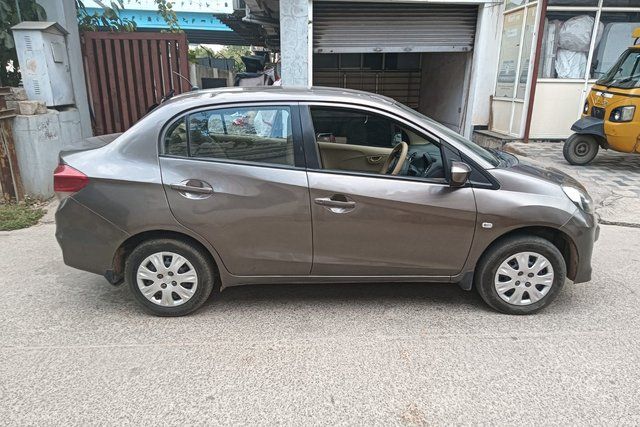 Second-hand 2014 Honda Amaze एसएक्स i-VTEC for sale in Hyderabad