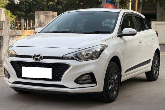Second-hand 2020 Hyundai i20 स्पोर्टज़ प्लस for sale in Ahmedabad