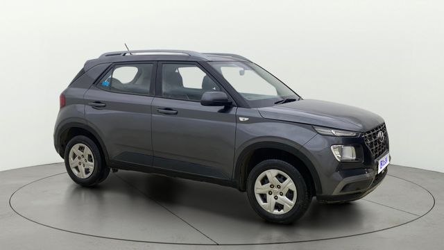 Second-hand 2021 Hyundai Venue एस प्लस for sale in Thane