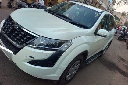 2021 Mahindra XUV500 W7