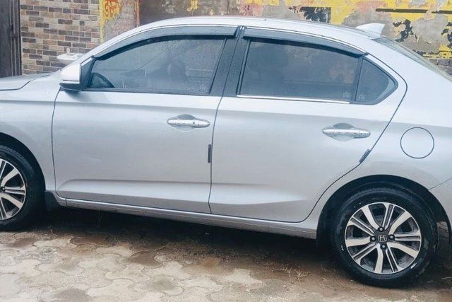 Second-hand 2025 Honda Amaze 2nd Gen वीएक्स for sale in New Delhi