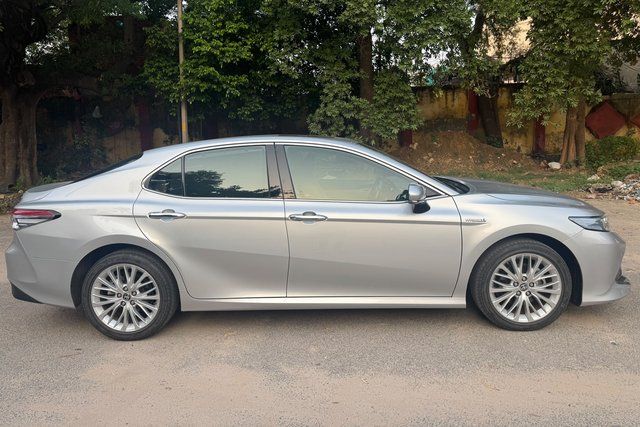 Toyota Camry हाइब्रिड 2.5 Second-hand 2021 Toyota Camry हाइब्रिड 2.5 for sale in New Delhi
