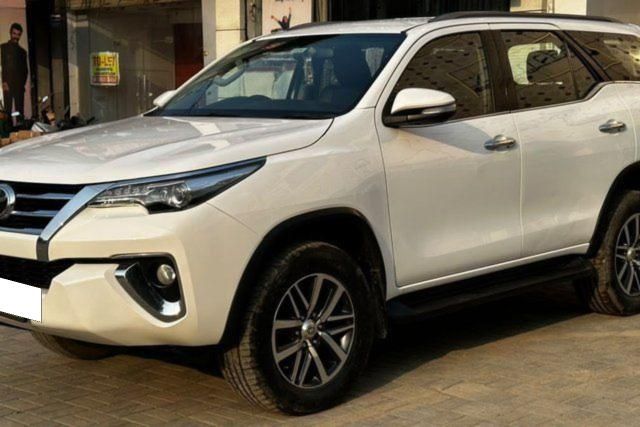 Toyota Fortuner 2.8 4WD AT BSIV Second-hand 2017 Toyota Fortuner 2.8 4WD AT BSIV for sale in New Delhi