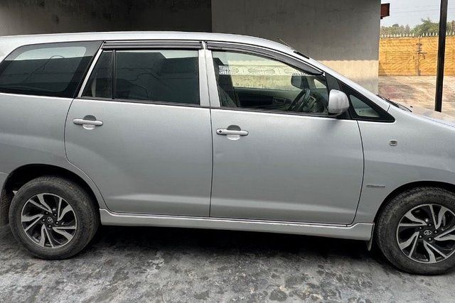 Toyota Innova 2.5 जी (Diesel) 7 Seater Second-hand 2013 Toyota Innova 2.5 जी (Diesel) 7 Seater for sale in Ambala