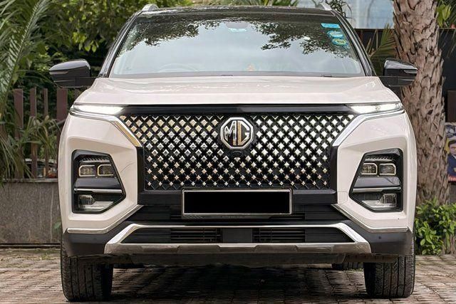 MG Hector Plus Sharp Pro CVT 7 Str 2023-2025 Second-hand 2024 MG Hector Plus Sharp Pro CVT 7 Str 2023-2025 for sale in Noida