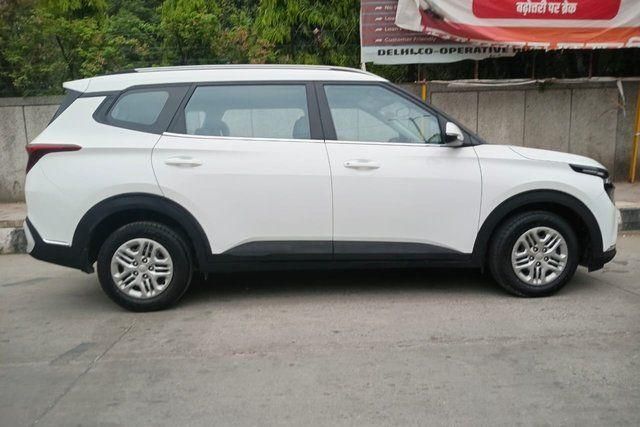 Second-hand 2023 Kia Carens प्रीमियम बीएस6 for sale in New Delhi