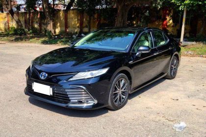 2022 Toyota Camry 2.5 हाइब्रिड बीएस6