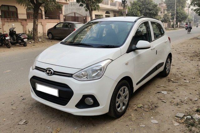 Hyundai Grand i10 Sportz Second-hand 2015 Hyundai Grand i10 Sportz for sale in New Delhi