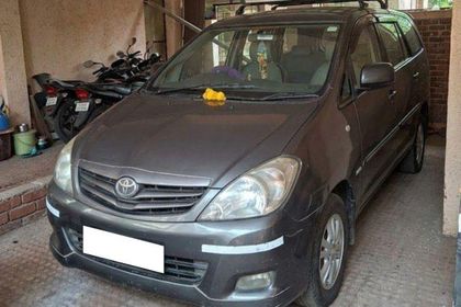 2010 टोयोटा इनोवा 2.5 G1 BSIV