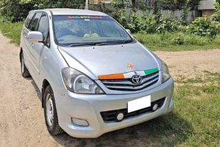 Used 2.0 G (Petrol) 8 Seater BS IV