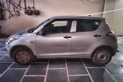 2012 मारुति सुजुकी स्विफ्ट LXI