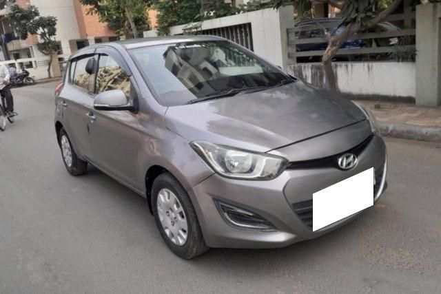Second-hand 2013 Hyundai i20 Magna 1.4 CRDi (Diesel) for sale in Ahmedabad