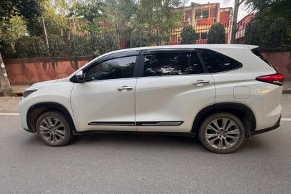 2025 Toyota Innova Hycross ZX Hybrid