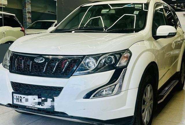 Mahindra XUV500 AT W6 2WD Second-hand 2017 Mahindra XUV500 AT W6 2WD for sale in New Delhi
