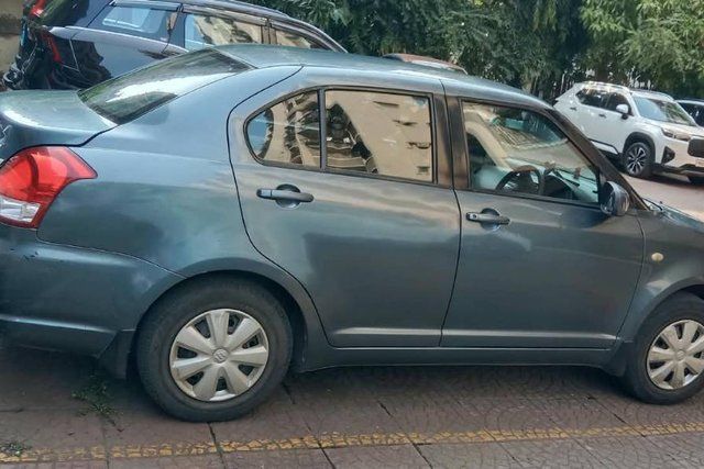 Maruti Suzuki Swift Dzire 1.2 Vxi BSIV Second-hand 2011 Maruti Suzuki Swift Dzire 1.2 Vxi BSIV for sale in Mumbai