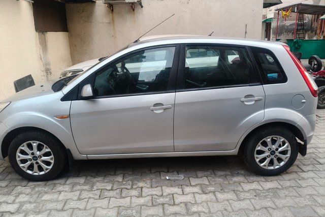 Ford Figo डीजल Titanium Second-hand 2014 Ford Figo डीजल Titanium for sale in Ahmedabad