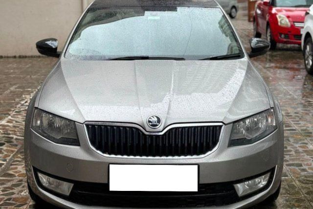 Skoda Octavia Ambition 2.0 TDI AT Second-hand 2015 Skoda Octavia Ambition 2.0 TDI AT for sale in Mumbai