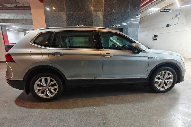 Volkswagen Tiguan Allspace 4Motion Second-hand 2019 Volkswagen Tiguan Allspace 4Motion for sale in Ahmedabad