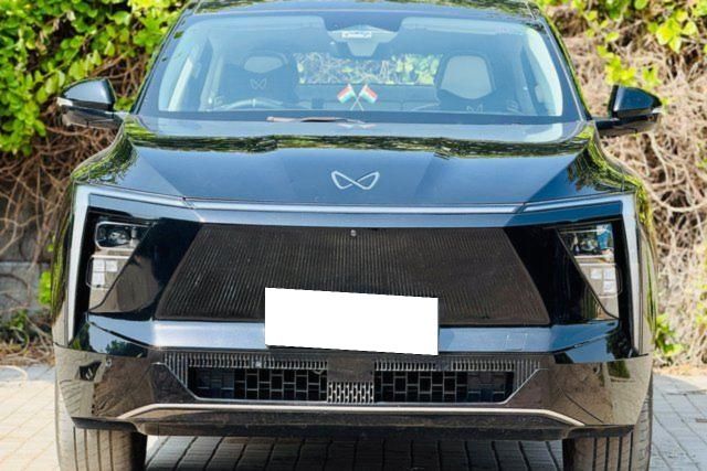 Second-hand 2026 Mahindra XEV 9e पैक थ्री 7.2किलोवाट चार्जर for sale in Ahmedabad