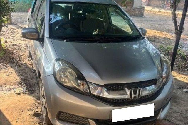 Honda Mobilio S i-VTEC Second-hand 2014 Honda Mobilio S i-VTEC for sale in Ghaziabad