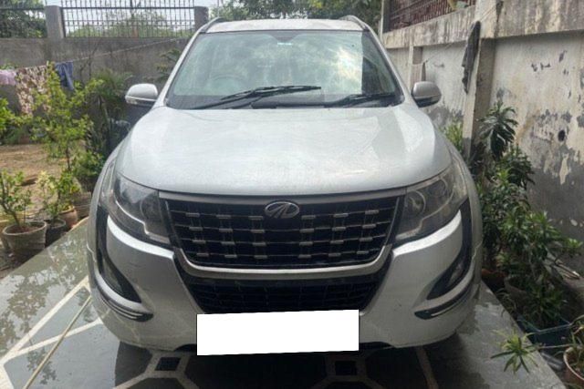 Mahindra XUV500 W11 FWD डीजल Second-hand 2019 Mahindra XUV500 W11 FWD डीजल for sale in Ghaziabad