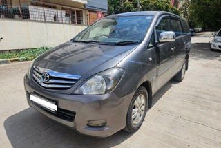 Used 2.5 V Diesel 8-seater