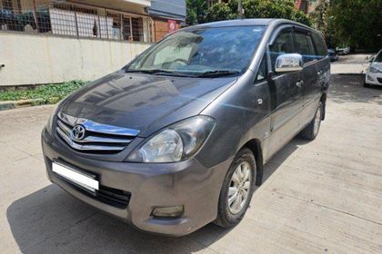 2011 Toyota Innova 2.5 V Diesel 8-seater