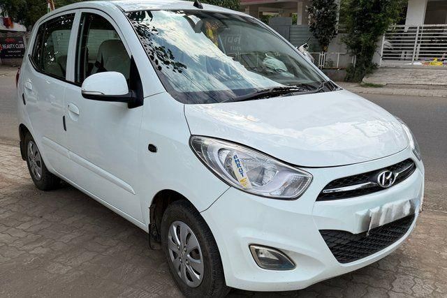 Second-hand 2013 Hyundai i10 Sportz AT for sale in Rajkot