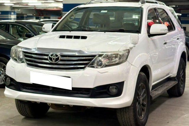 Toyota Fortuner 4x2 एटी Second-hand 2015 Toyota Fortuner 4x2 एटी for sale in Mumbai