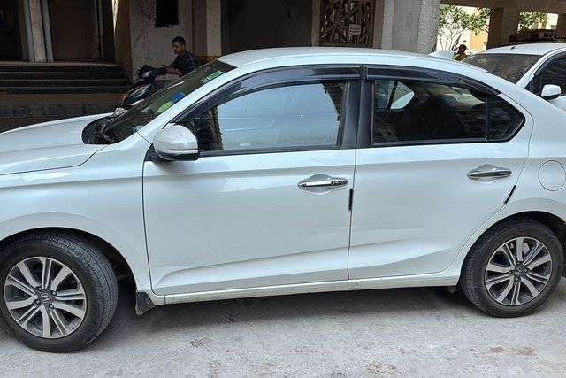 Second-hand 2022 Honda Amaze 2nd Gen वीएक्स CVT बीएस6 for sale in Ghaziabad
