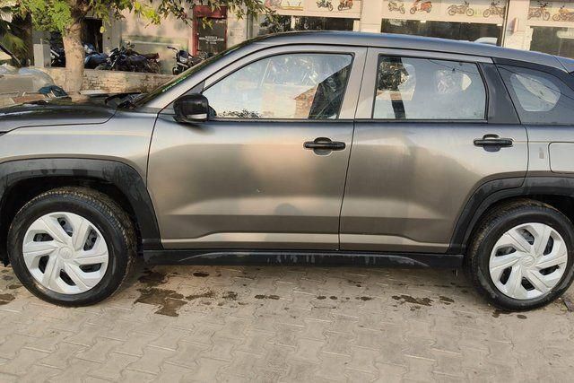 Maruti Suzuki Victoris एलएक्सआई सीएनजी Second-hand 2025 Maruti Suzuki Victoris एलएक्सआई सीएनजी for sale in New Delhi