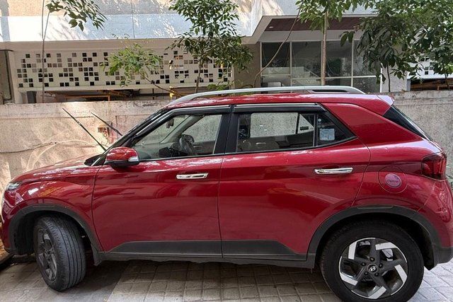 Second-hand 2020 Hyundai Venue एस रेनफोर्स्ड टर्बो DCT for sale in Mumbai