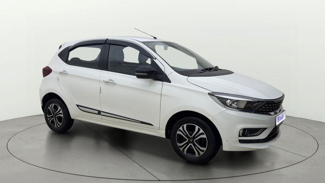 Tata Tiago XZA प्लस AMT सीएनजी Second-hand 2024 Tata Tiago XZA प्लस AMT सीएनजी for sale in Ahmedabad