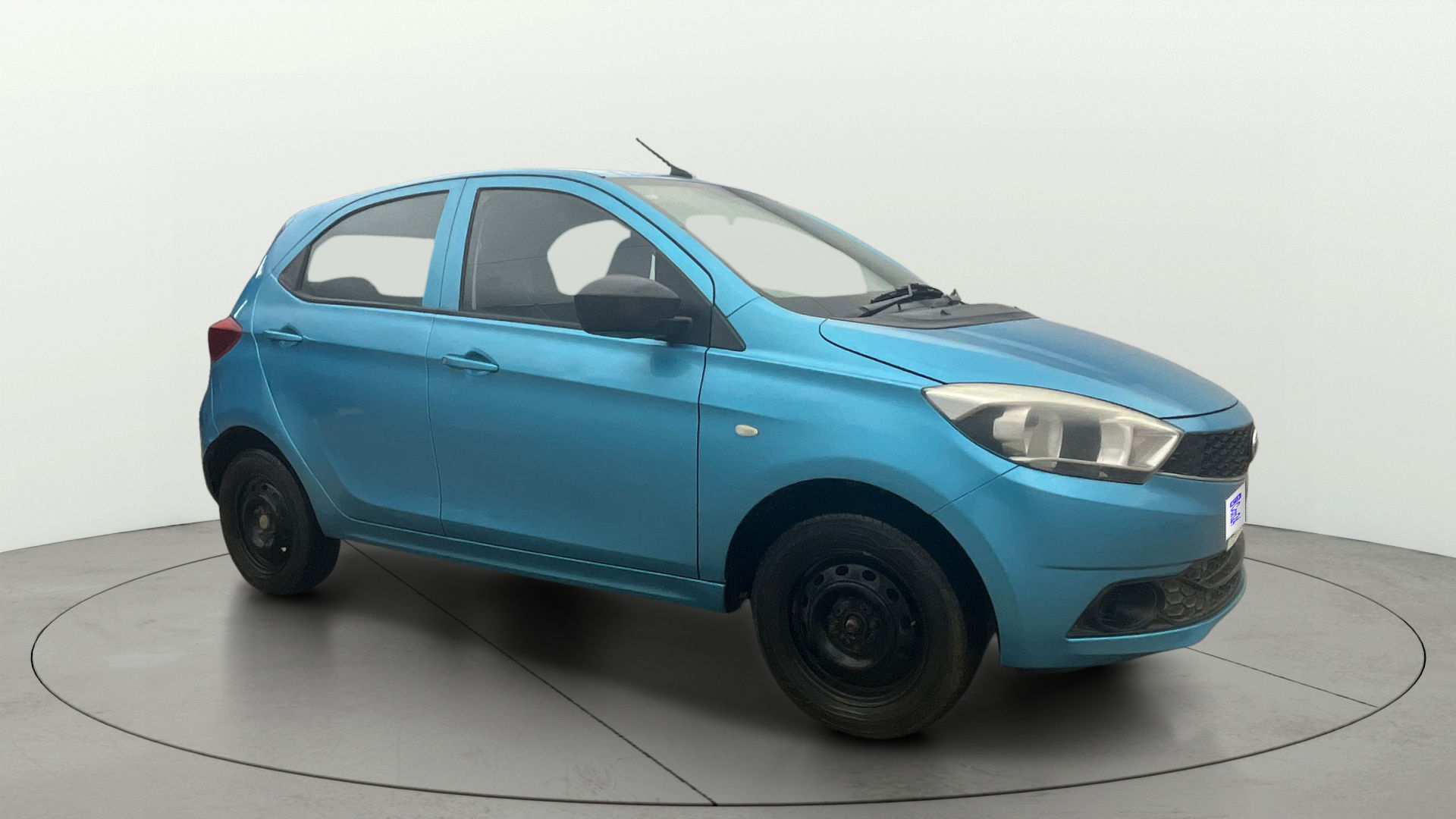 2016 Tata Tiago 1199 cc कार गाज़ियाबाद में ₹2.15 लाख में - CarDekho