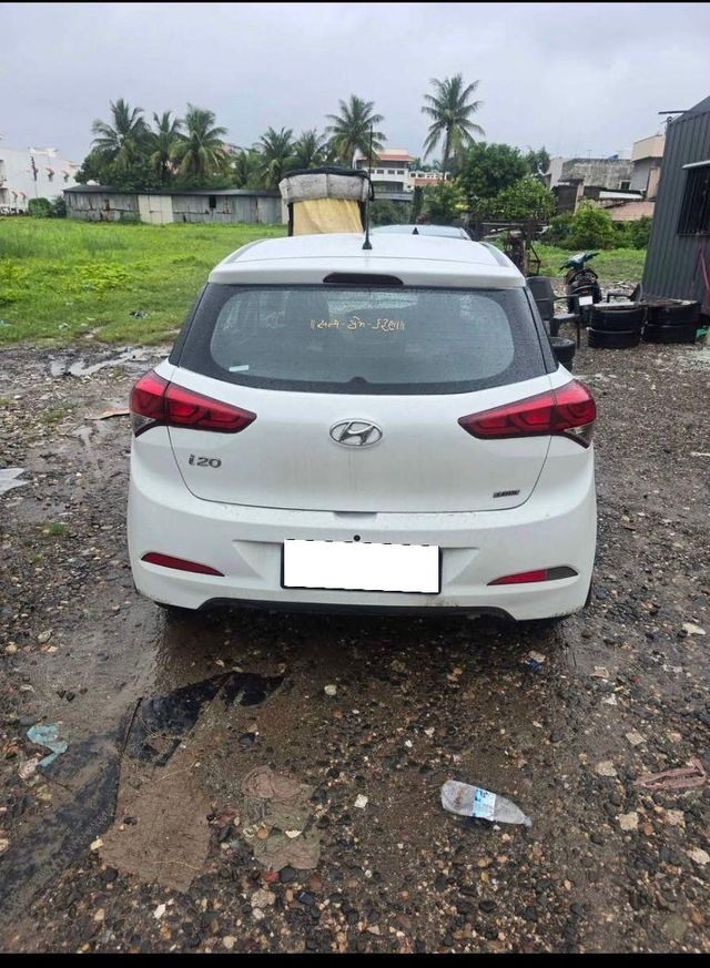 Hyundai i20 1.4 Magna Executive Second-hand 2017 Hyundai i20 1.4 Magna Executive for sale in Surat
