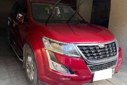 2018 Mahindra XUV500 W9 AT BSIV