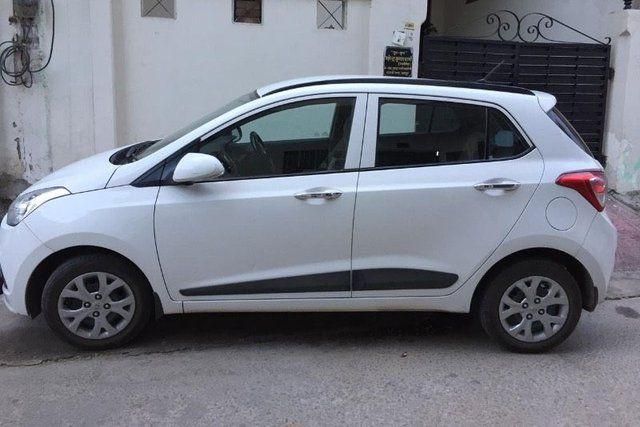 Second-hand 2014 Hyundai Grand i10 CRDi स्पोर्टज़ for sale in Jaipur