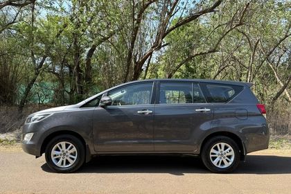 2019 Toyota Innova Crysta 2.4 वीएक्स MT 8S बीएस4