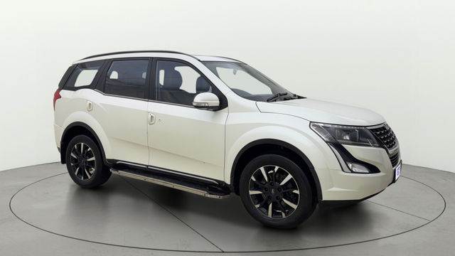 Mahindra XUV500 W11 बीएस4 Second-hand 2019 Mahindra XUV500 W11 बीएस4 for sale in Ahmedabad